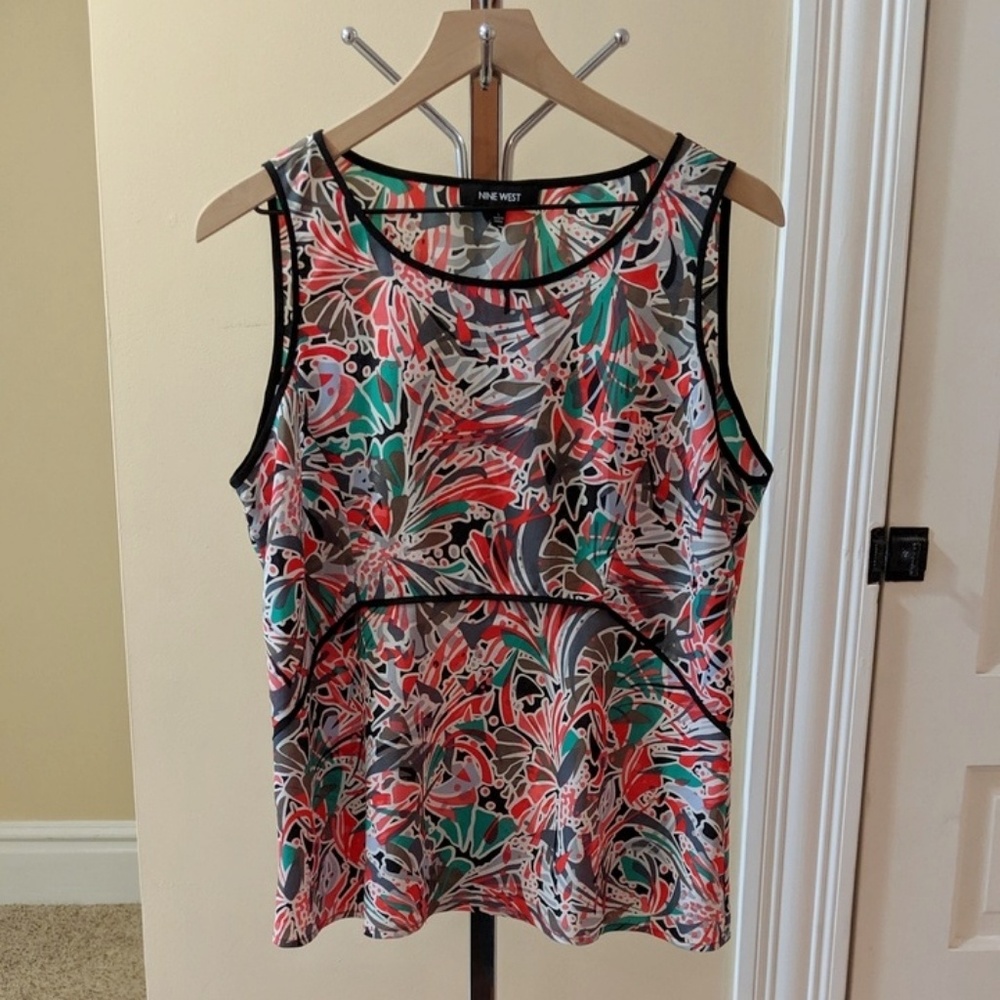 💘 Nine West tank top.